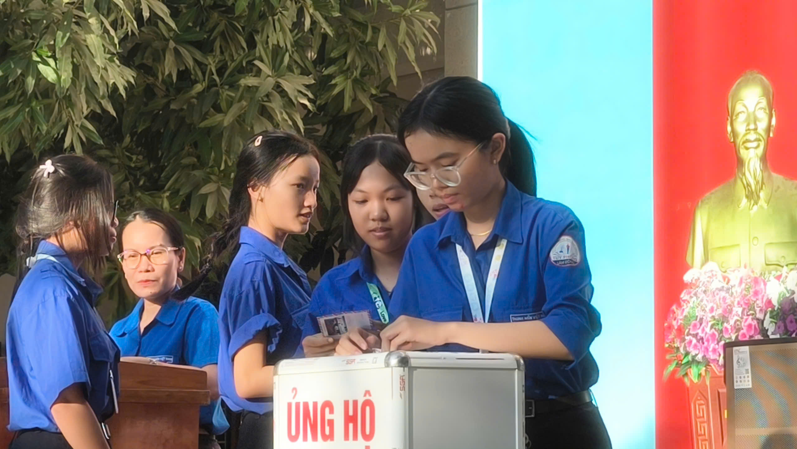 phong trao truong giup truong THPT Tuy Phong 02
