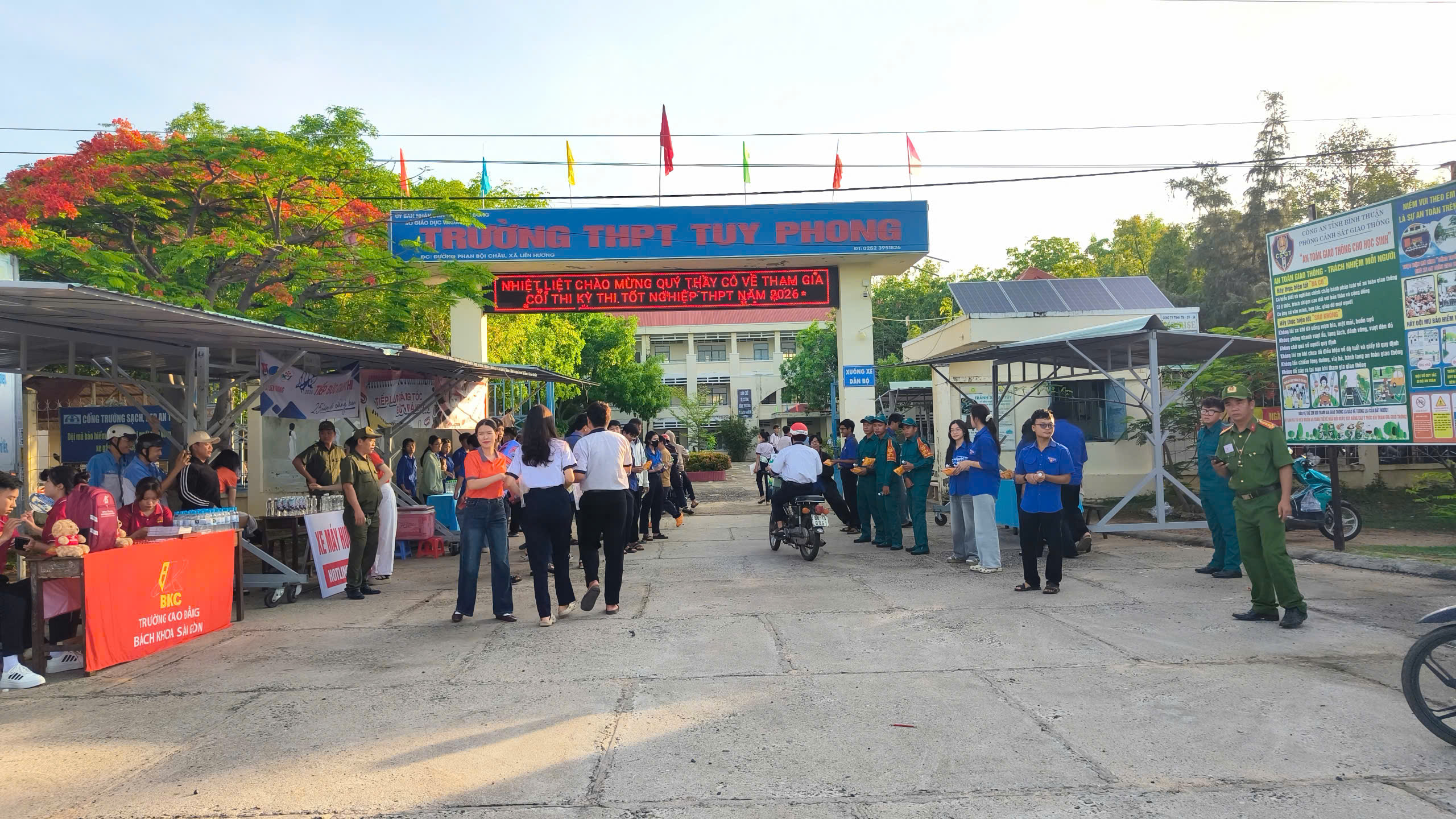tiep suc mua thi 2026 THPT Tuy Phong 05