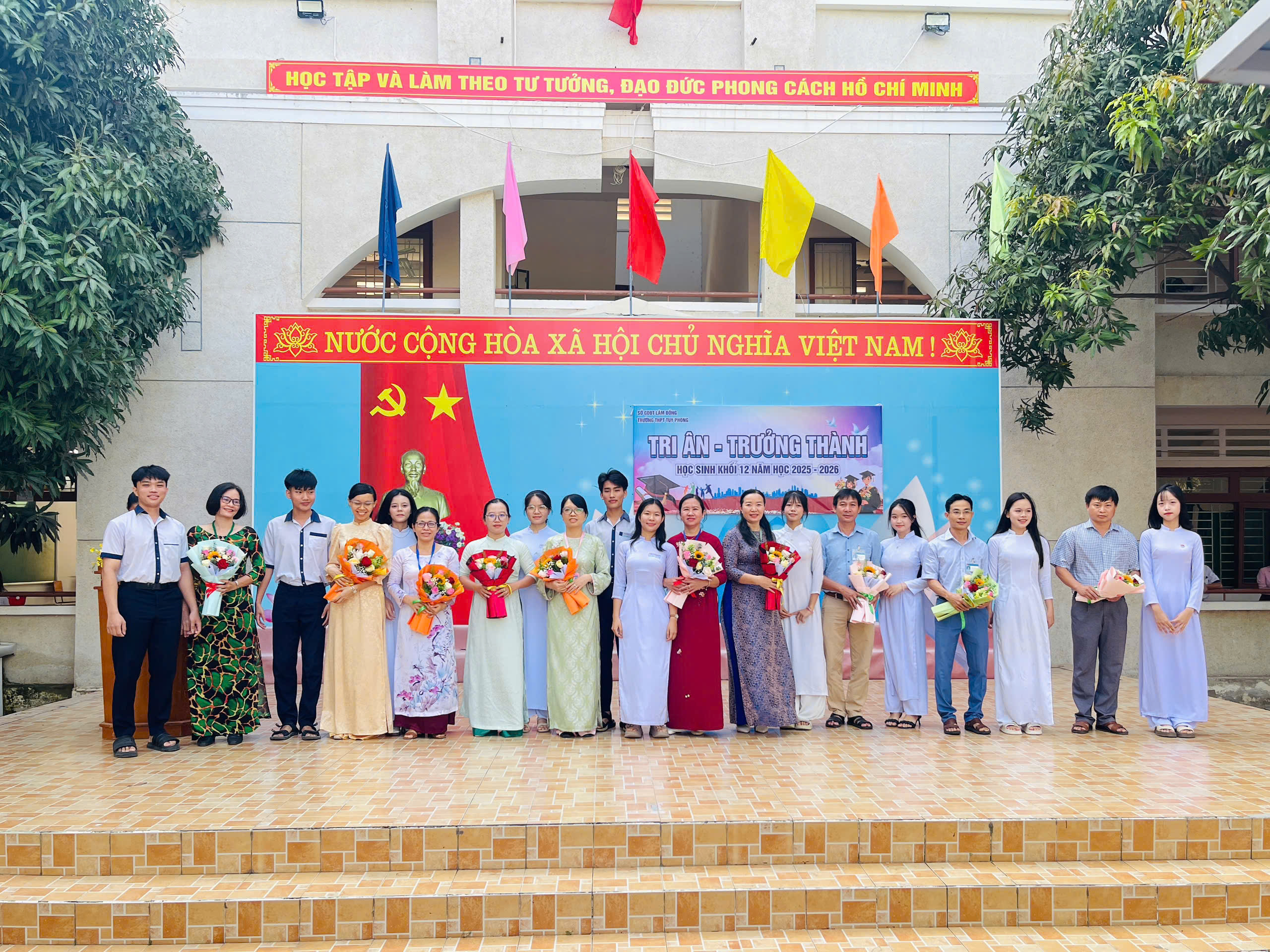 Tri ân và trưởng thành học sinh khối 12 – Dấu ấn tuổi học trò