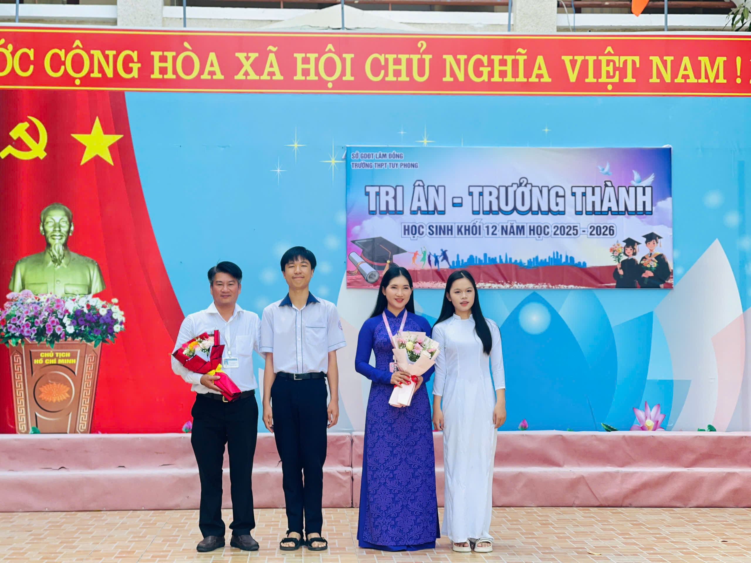 tri an truong thanh hoc sinh khoi 12 THPT Tuy Phong 05